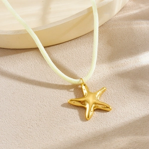 Collier pendentif étoile de mer doré avec chaîne en corde crème pour femmes