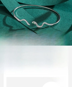 Dettagli del bracciale a serpente in argento 925 con zirconi 5A incastonati a mano
