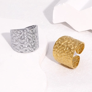 Bagues ajustables en acier inoxydable doré 18 carats et argent au design martelé