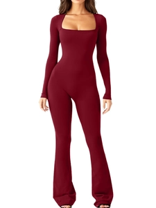 Combinaison moulante bordeaux à manches longues, col carré et jambes évasées pour femme