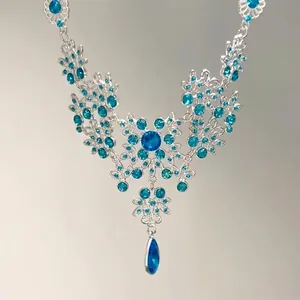 Collana vintage in argento con strass blu cielo e pendenti a forma di goccia