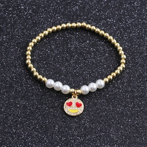 Fashionable gold-plated pearl bracelet with a sparkling smile emoji heart charm