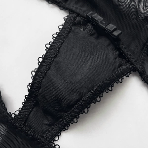 Sexy schwarzer Spitzen-Tanga für Damen mit floralem Netzgewebe und weichem Baumwollzwickel