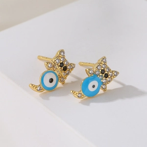 Süße 18K vergoldete Katzenstecker mit blauem Evil-Eye-Emaille und Zirkonia-Steinen