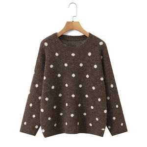 Maglione in maglia marrone scuro da donna con motivo a pois bianchi e scollo a girocollo