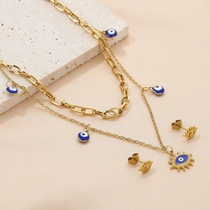 Ensemble collier double rangée doré et boucles d'oreilles aux yeux bleus