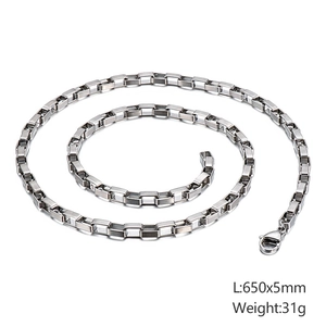 Macro shot of 5mm silver box chain link with 650mm length and 31g weight specs