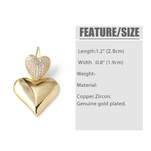 Detalle de pendientes de corazón en cobre con chapado oro 18k e incrustación de circón