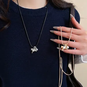 Collier À Pendentif Cheval Pégase Avec Nacre Zircon Et Künstliche Perles D'imitation Chaîne De Pull Longue En Corde Tissée Bijoux