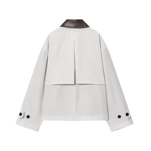 Vue arrière de veste courte à carreaux avec col en cuir marron et rabat coupe-vent