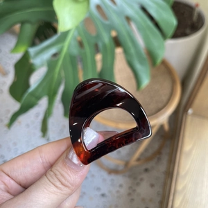Detailed close-up of brown tortoise shell hair claw clip made of thick acrylic resin