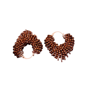 Élégantes boucles d'oreilles créoles cœur en perles de verre marron faites à la main