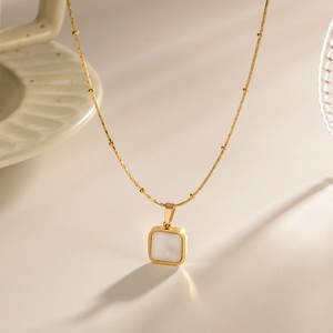 Collier En Acier Inoxydable Plaqué Or 14K Pendentif Carré En Nacre Chaîne À Künstliche Perles Bijoux Vintage Pour Femmes