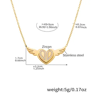 Detailansicht der Engelsflügel Herz-Halskette mit Zirkonia und Edelstahl-Gliederkette
