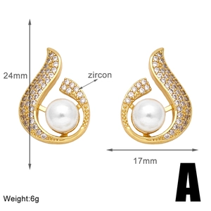 Macro shot of pearl and zircon pineapple earrings with 24mm by 17mm size dimensions