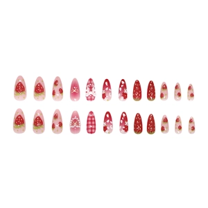 Faux ongles amande avec motifs fraises, carreaux rouges et nœuds 3D perlés élégants