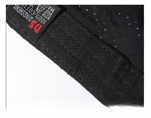 Gros plan de l'intérieur en maille noire avec bande de coton et coutures de haute précision