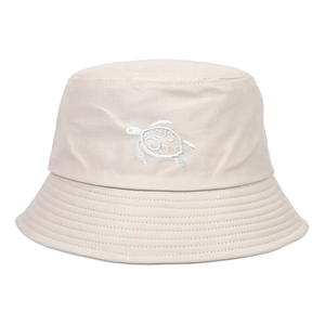 Chapeau bob en coton beige avec une broderie de tortue marine blanche sur fond neutre