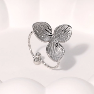 Polished silver leaf open ring in stainless steel with elegant petal texture detail