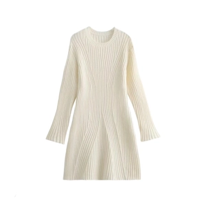 Robe moulante en maille côtelée blanc crème avec col rond et manches longues
