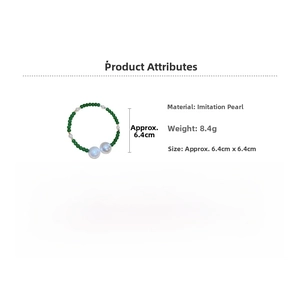 Detail view of green glass beads and large pearls bracelet with 6.4cm size and 8.4g weight