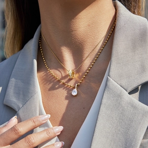 Mehrlagige 18K vergoldete Edelstahlkette mit Schlangenkette und Zirkonia-Anhänger