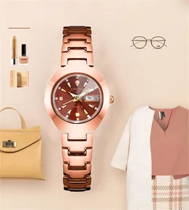 Gros plan détaillé d'une montre à quartz rose doré avec cadran foncé et affichage de la date