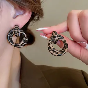 Retro double-hoop leopard print earrings with vintage resin geometry for women