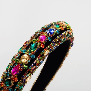 Serre-tête rembourré baroque avec strass colorés sur base en velours noir