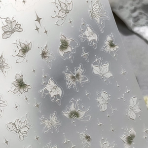Autocollants ongles 5D papillon et étoiles nébuleuses en blanc et gris translucide