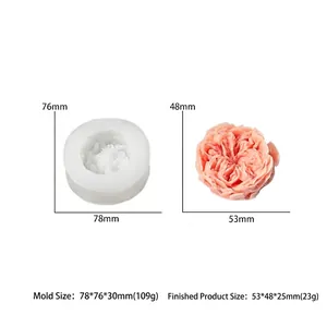 Gedetailleerde vergelijking van 3D bloem siliconen mal en afgewerkte pioenroos zeep