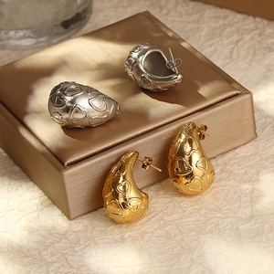 Boucles D'oreilles Goutte Vintage En Acier Inoxydable Plaqué Or 18K Motif Cœur En Relief Pour Femmes