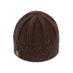 Retro diamond pattern knit beanie in dark brown with decorative leather patch