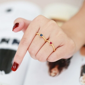 Adjustable gold beaded rings with red and blue heart-shaped gemstones for women