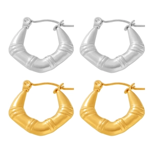 Boucles d'oreilles en forme de U avec texture bambou, finitions or et argent, style rétro