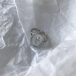 Minimalist S925 sterling silver open ring with tulip flower embossed on white shell