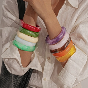 Chic multi-color resin bangles with marble texture in minimalist geometric wide design