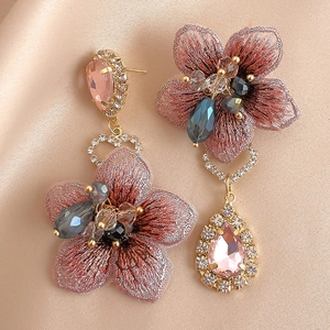 Boucles D Oreilles Pendantes Fleurs Brodées Roses Asymétriques Avec Tige En Argent Sterling 925 Cœur Cristal