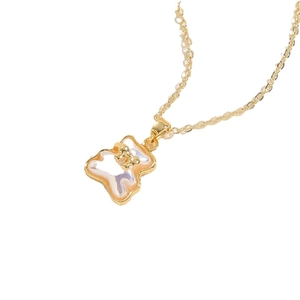 Collier plaqué or 14K avec pendentif ours en résine aux reflets nacrés et colorés