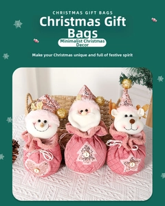 Sacchetti regalo di Natale in peluche rosa con Babbo Natale e renna nel cesto