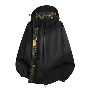 Wasserdichte Outdoor-Herrenjacke in Schwarz mit Camouflage-Futter und Taschensystem