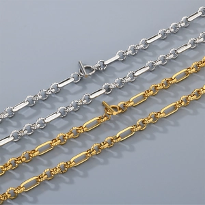 Elegante catena a maglie in acciaio al titanio oro 18K e argento con chiusura a leva