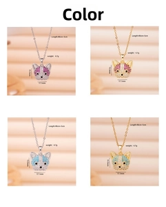 Détails de quatre colliers de chien colorés avec zircons et dimensions des pendentifs