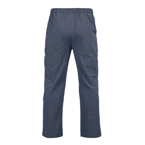 Dettaglio delle strisce verticali blu scuro sui pantaloni da spiaggia in lino traspirante