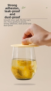 Close-up of flexible yellow silicone cup lid showing strong suction and dustproof seal