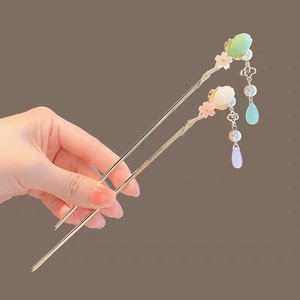 Elegant floral hairpins with jade-like tassels and gold metal sticks for Hanfu styling
