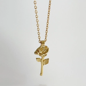 925 silver rose gold necklace featuring a delicate rose bud pendant and fine chain link