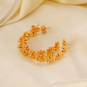 Boucles d'oreilles créoles en acier inoxydable doré 18K avec motif petites marguerites