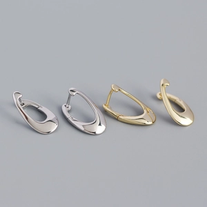 Irregular geometric S925 silver hoop earrings in polished gold and silver finishes