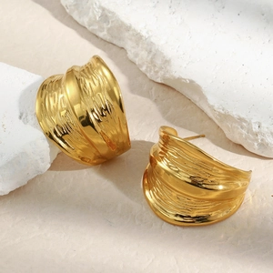 Minimalist 18K gold plated stainless steel C-shaped earrings with textured wave surface